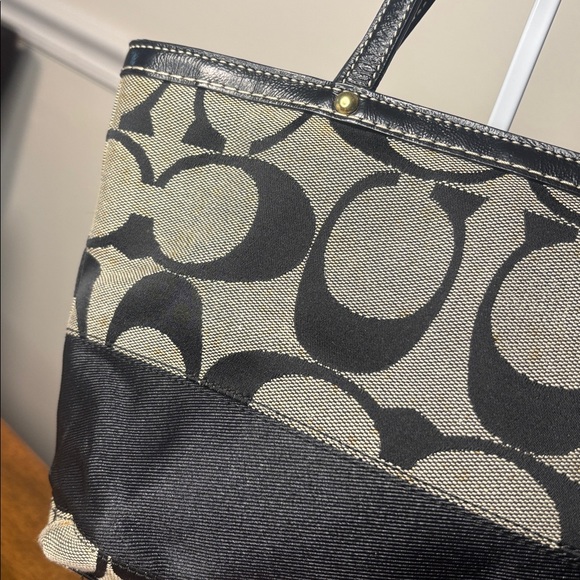 COACH SIGNATURE MONOGRAM Stylish Black and Tan Women's satchel - Picture 8 of 11